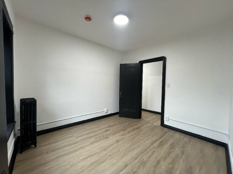 Building Photo - 1411 Roycroft Ave