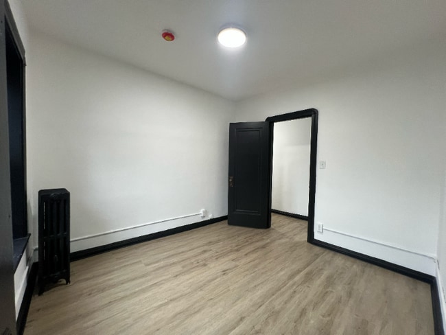 Building Photo - 1411 Roycroft Ave