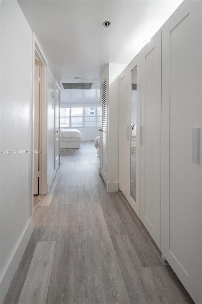 Building Photo - 100 Lincoln Rd