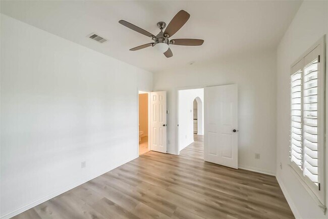 Building Photo - 1202 Maroon Ln