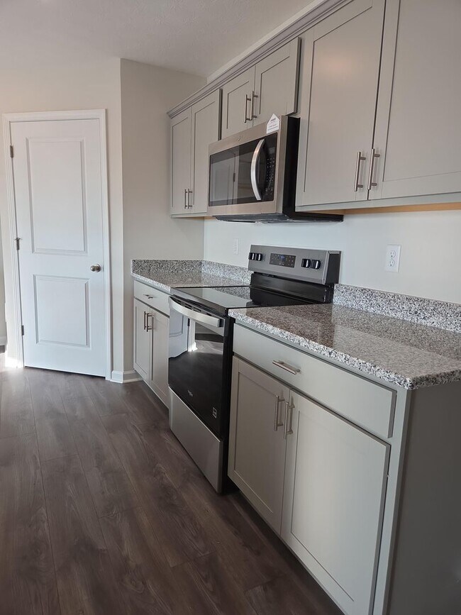 Building Photo - Brand new 4 bed 2 bath house with everything!