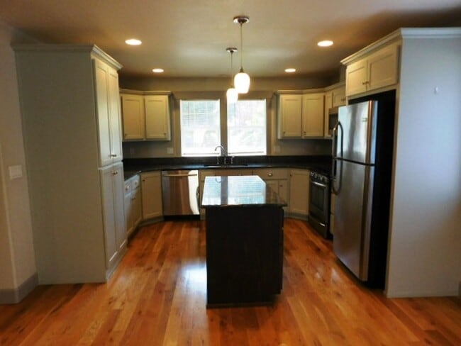 Building Photo - 3Bd/2Ba Single Story Home - Available Soon!