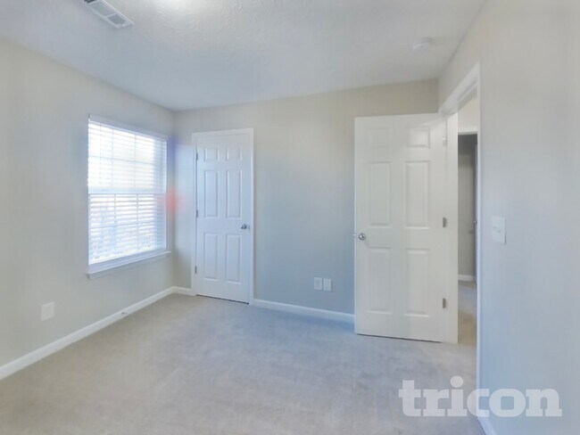 Building Photo - 3011 Deer Trail Dr