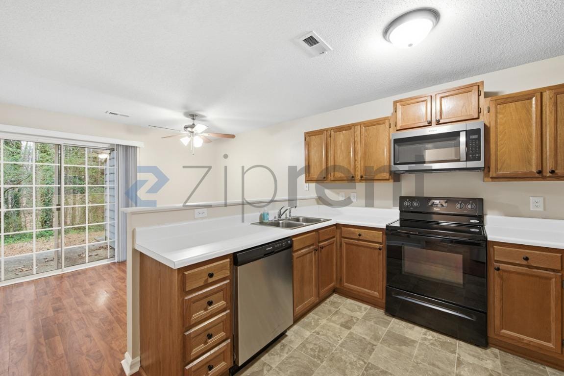 Building Photo - 10 Hartford Ct