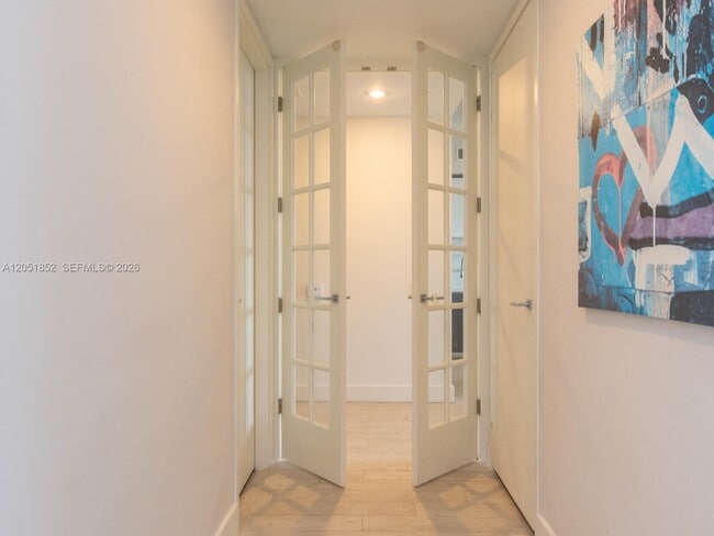 Building Photo - 1300 Brickell Bay Dr