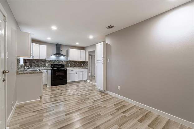 Building Photo - 4909 Higgins St