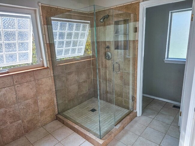 Building Photo - 25715 SE 36th Pl