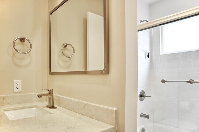 Building Photo - Adorable home in Northgate – Fremont!