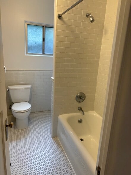 Bathroom 1 - 1722 Redcliff St