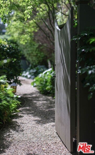 Building Photo - 226 Palisades Ave