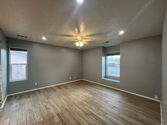 Building Photo - Updated 3 Bedroom 2 Bathroom Home In Rio R...