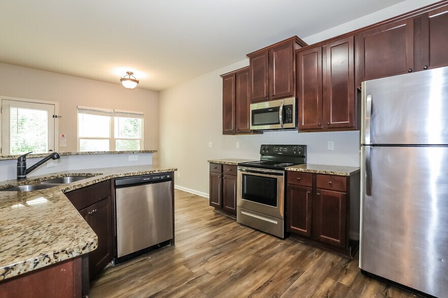 Building Photo - 1845 Simmons Ln