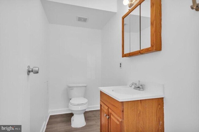 Building Photo - 21 Uxbridge Pl