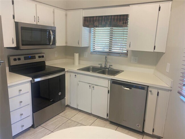 Building Photo - 1768 Foxhall Cir