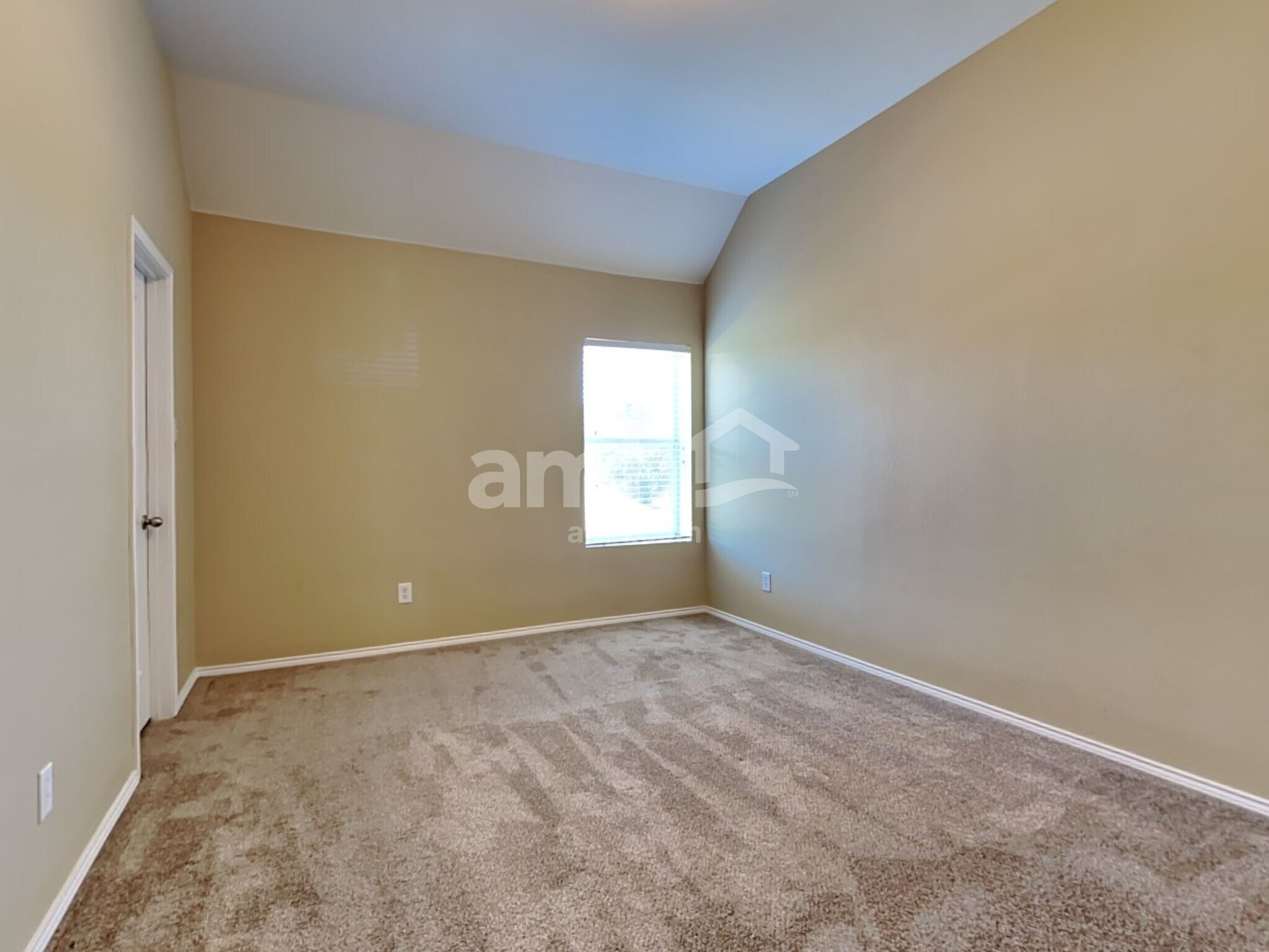 Building Photo - 704 Rolling Hills Ln