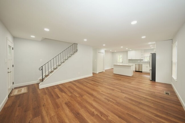Building Photo - 9900 Kingsbridge Dr