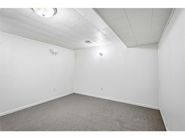 Building Photo - 3110 39th Ave NE
