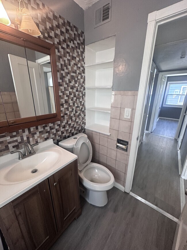 Building Photo - 16313 Clearview Ave