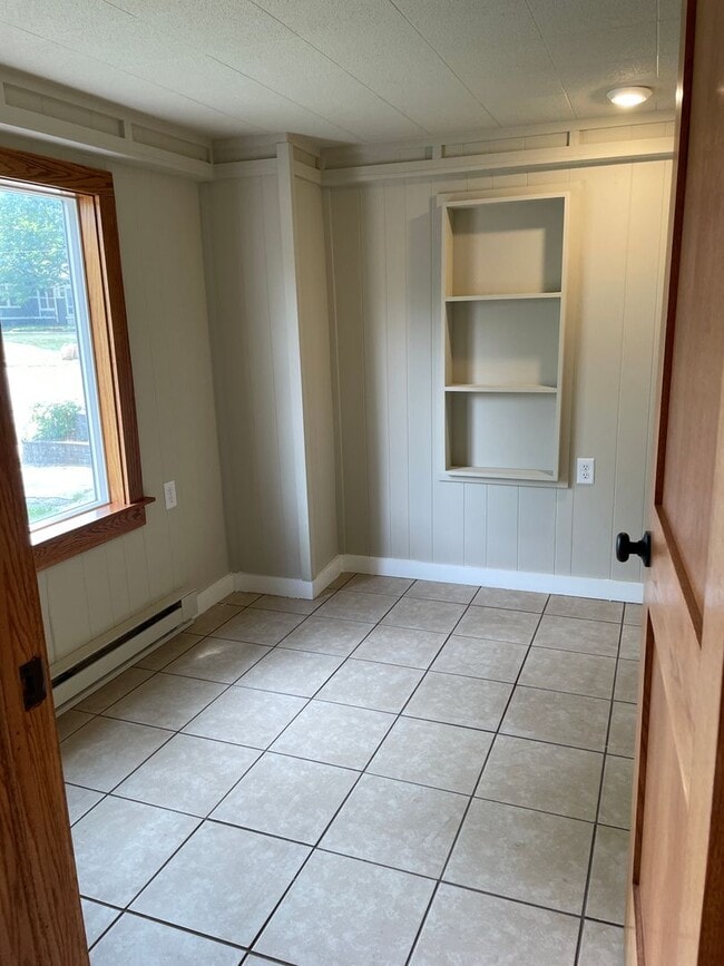 Building Photo - Remodeled 3 Bedroom , 1 Bath Home!