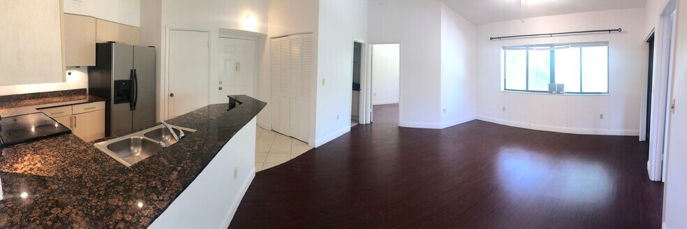 Building Photo - 2550 SW 18th Ter