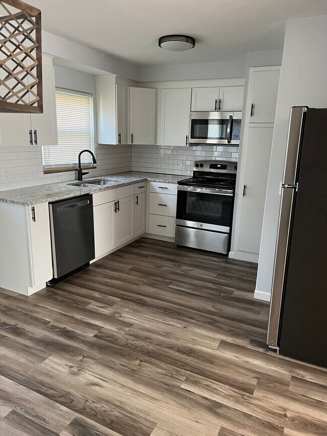 Newly renovated kitchen - 1136 Northwest Blvd