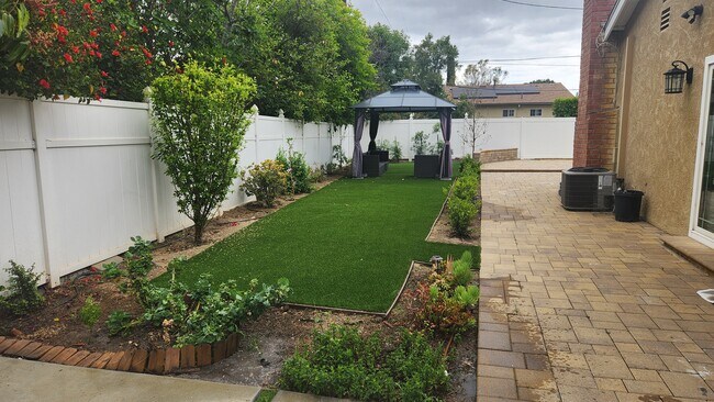 Beautiful all season backyard - 8601 Santa Susana Plz