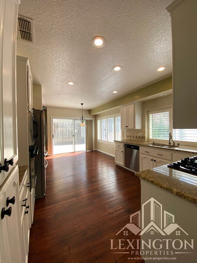 Building Photo - 6118 Cameo Dr