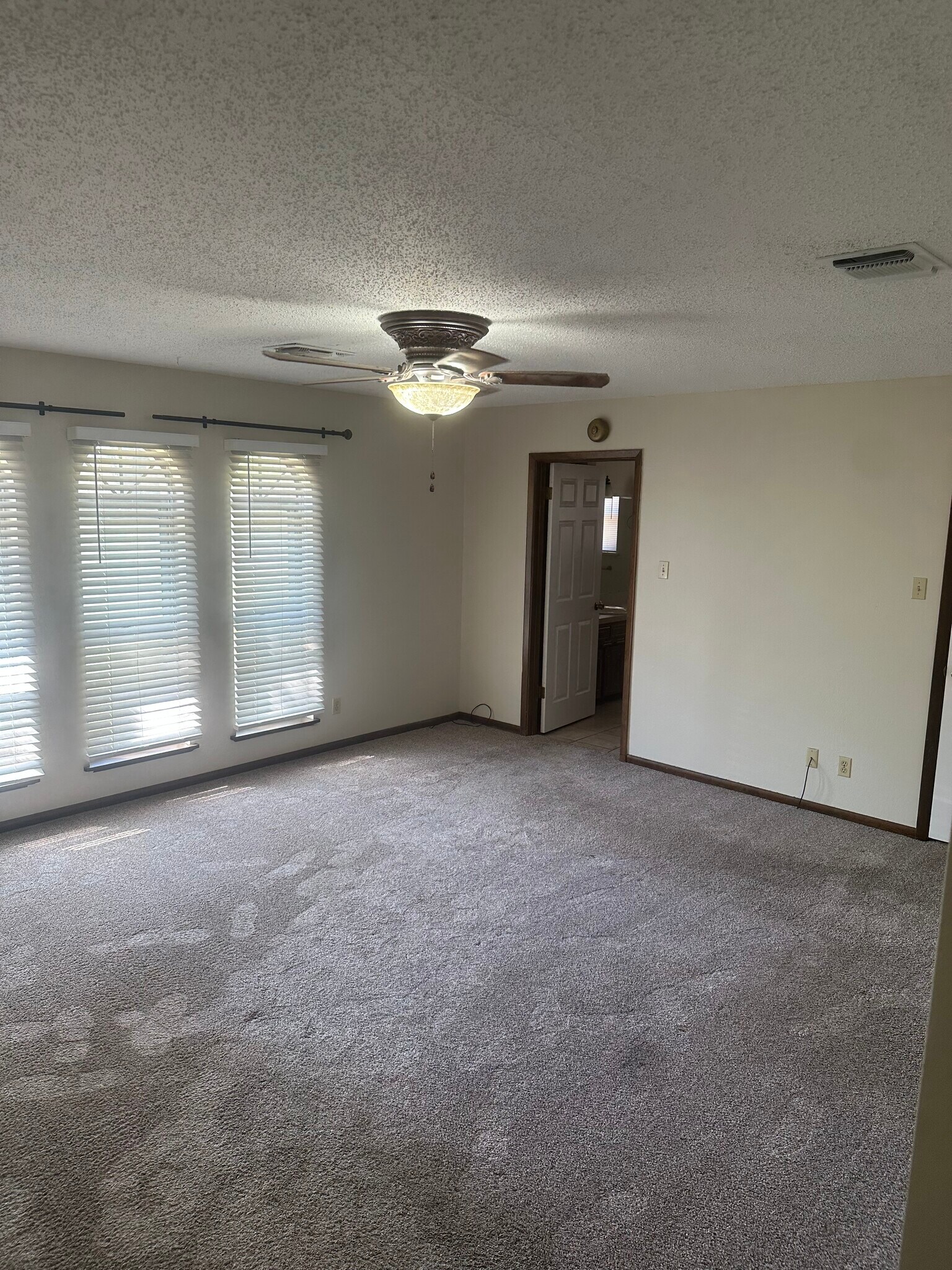 Building Photo - 2926 Briargrove Ln