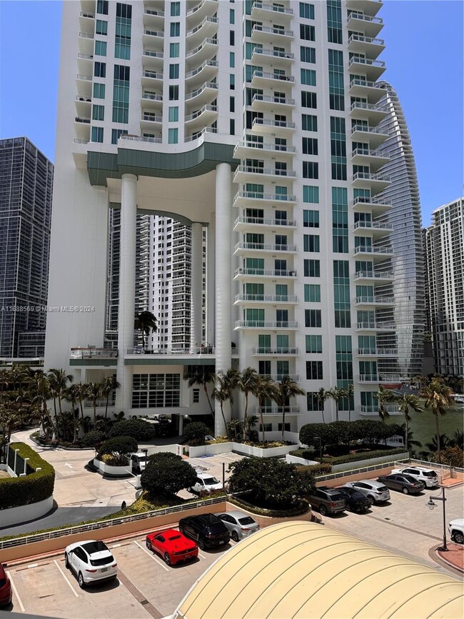 Building Photo - 888 Brickell Key Dr