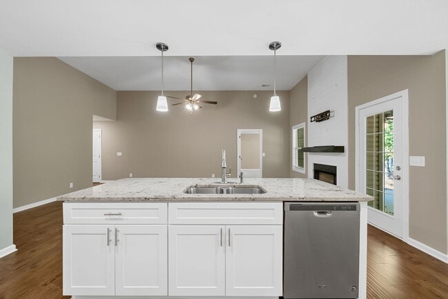 Building Photo - 1252 Magnum Dr