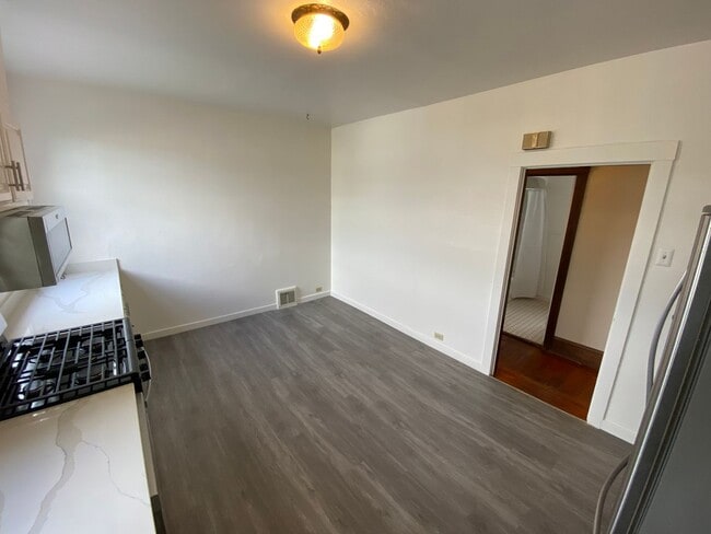 Building Photo - Epic REA - Spacious Light-filled Corner House 4BD/ 2BA
