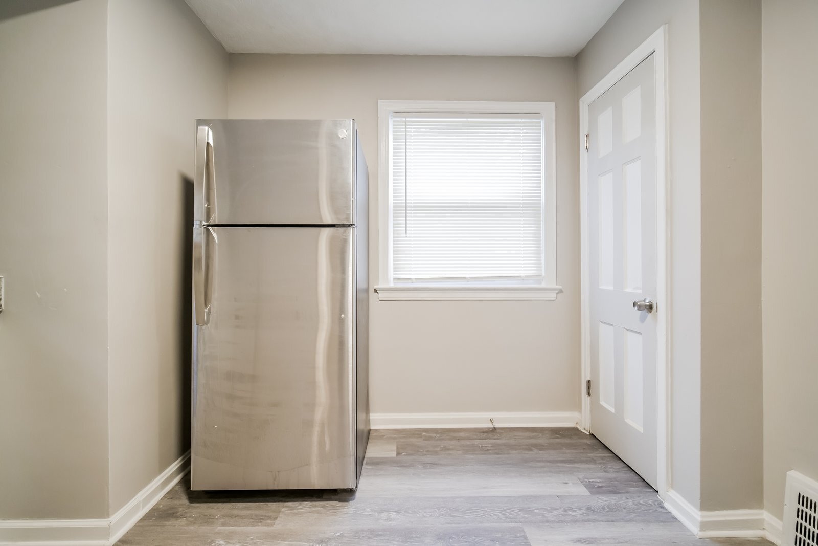 Building Photo - 4382 E 141st St