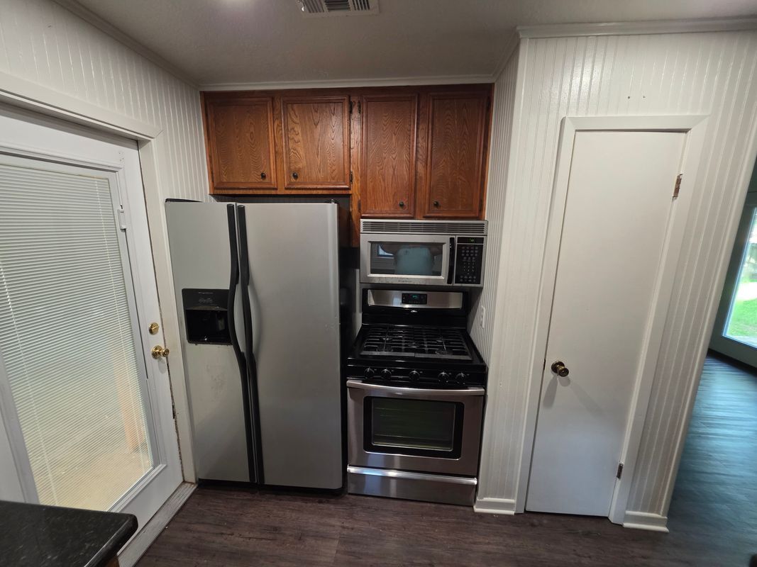 Building Photo - 4207 Woodcrest Dr