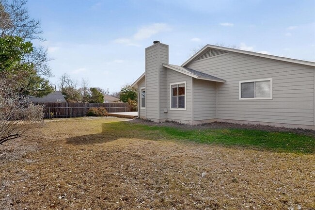 Building Photo - 5300 Honey Dew Terrace