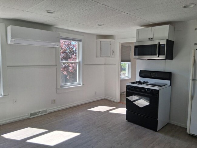 Building Photo - 103 Roger Williams Ave