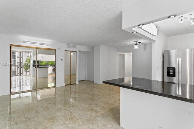 Building Photo - 17021 N Bay Rd