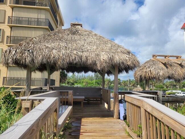 Building Photo - 10152 S Ocean Dr