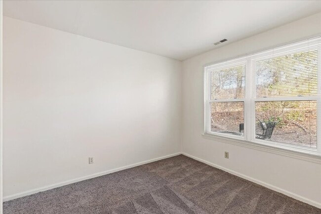 Building Photo - 13 Hamlet Ct