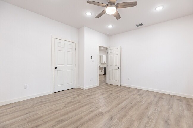 Building Photo - 1010 Burnet St