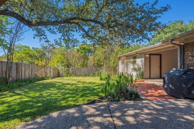 Building Photo - 3802 Sunnybrook Ln