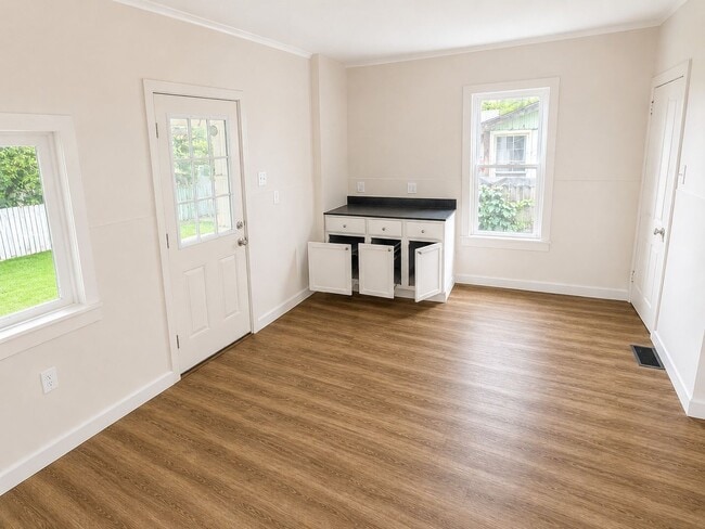 Building Photo - Available Now – Spacious 3-Bedroom Home with a Nice Backyard!