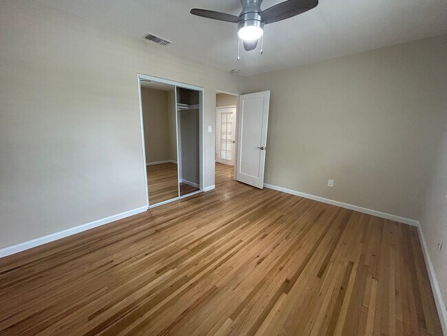 Building Photo - Bright & Sunny 3 Bed, 2 Bath Home – Just 4 Blocks from the Beach & Bay!
