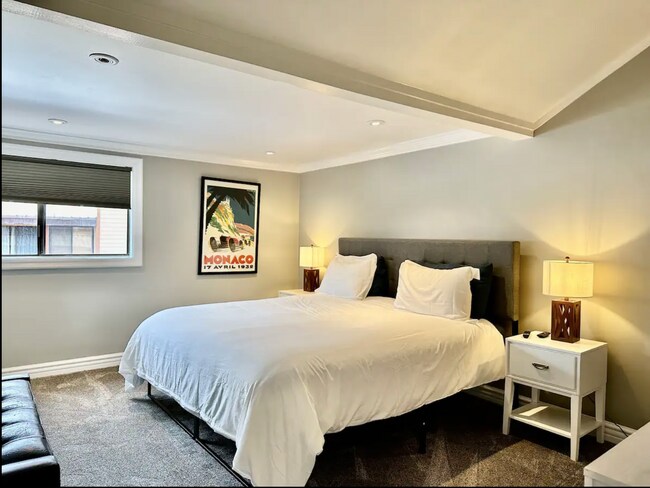 Building Photo - Stylish 2-Bed + Loft Mountain Condo in San...