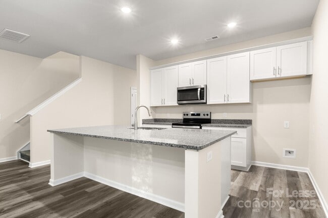 Building Photo - 990 Shearer Rd