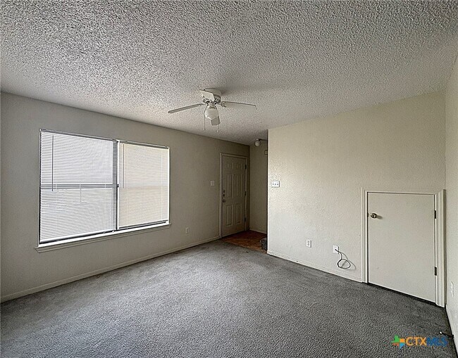 Building Photo - 1307 Monroe Loop