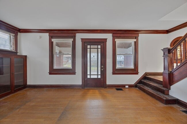 Building Photo - West Price Hill - Charming 3 bedroom 1 bath