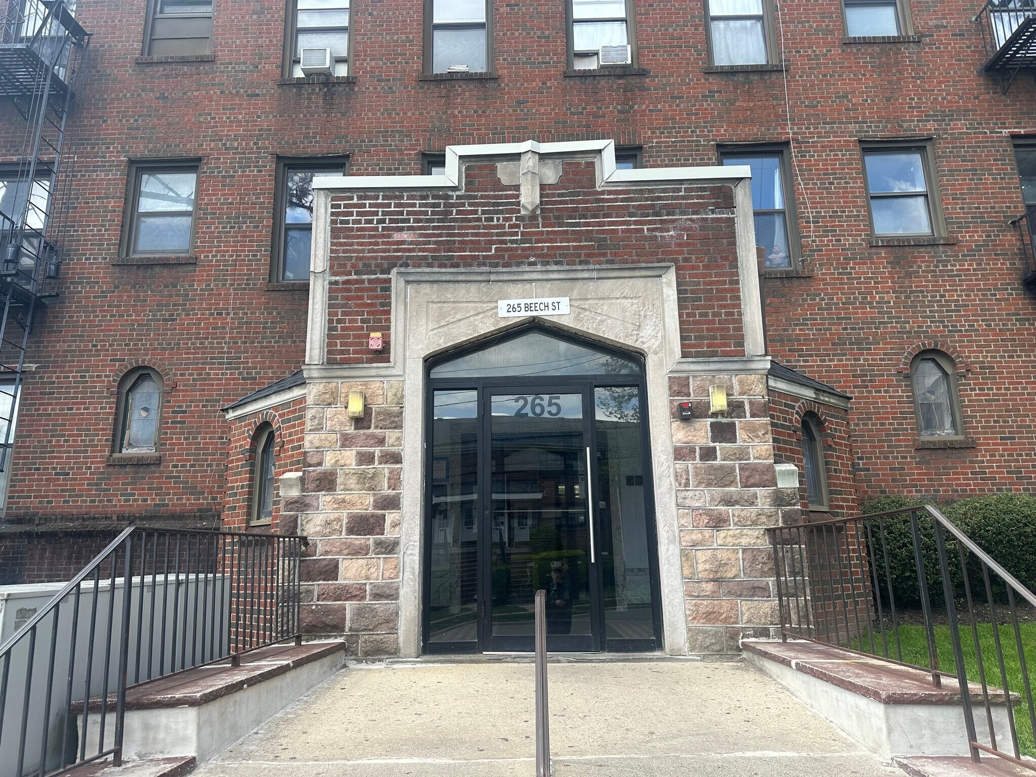 Building Photo - 265 Beech St