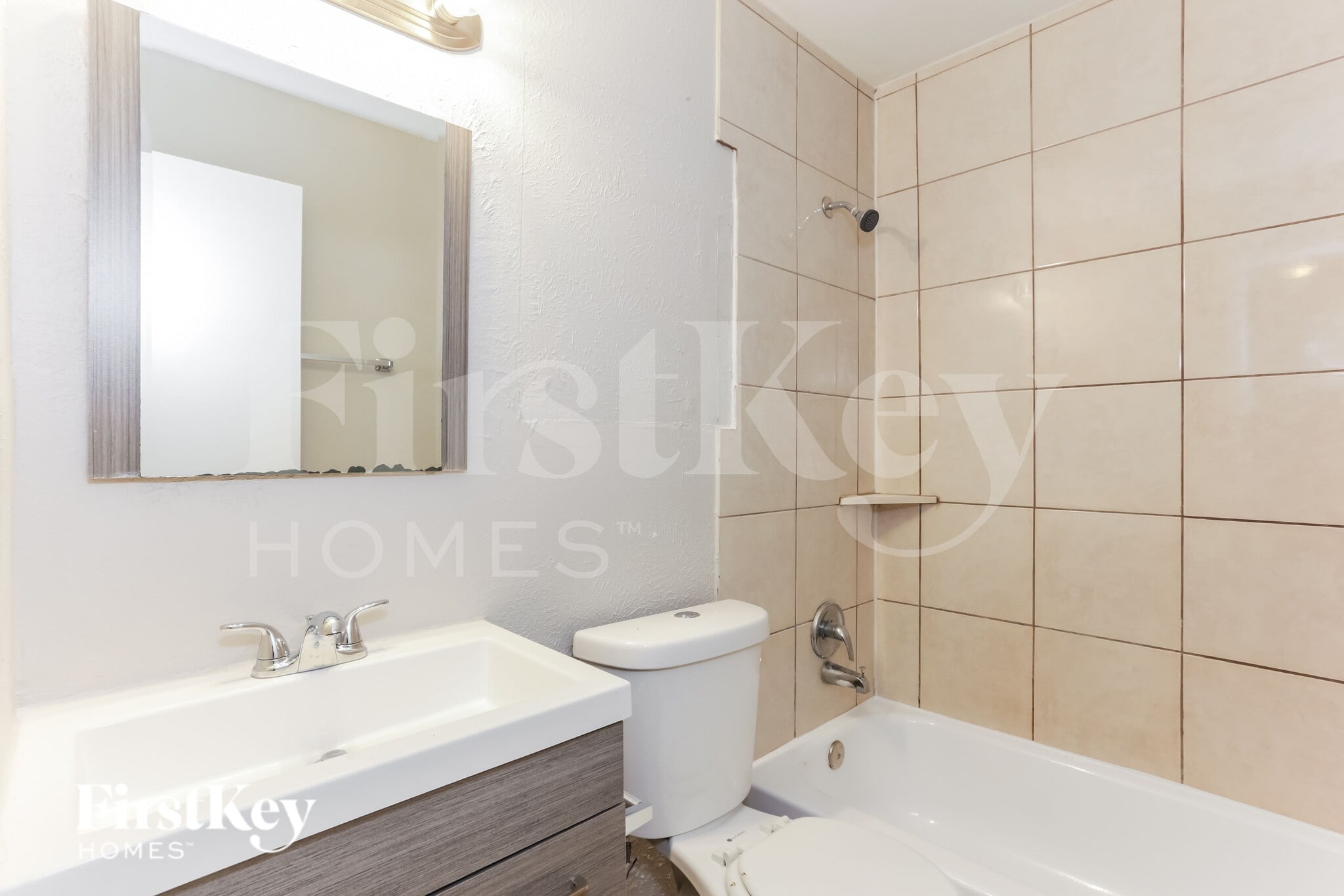 Building Photo - 917 Montclair Dr