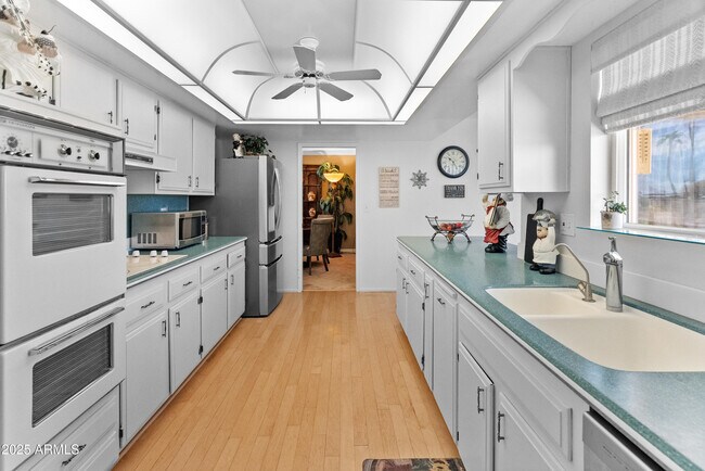 Building Photo - 10229 W Bolivar Dr