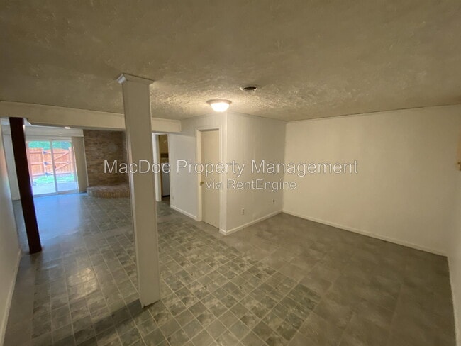 Building Photo - 431 Ridgemore St